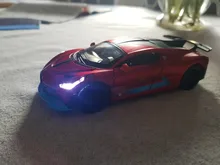 1/32 Aleación de Bugatti DIVO Super deportes juguete de modelo de coche fundido a presión atrás sonido Luz Juguetes vehículo para los niños regalo de los niños