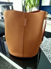 Bolso de mano de banda ancha de diseño de marca para mujer, bolso de hombro de PU de cubo de lujo, de un solo hombro, de gran capacidad, de color sólido
