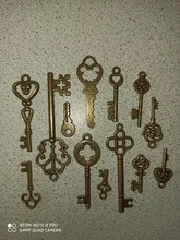13 Uds Vintage encantos mixto colgante de llaves bronce antiguos encantos clave collar pulseras DIY joyería de Metal al por mayor