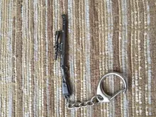 PUBG-Llavero Playerunknowns Battlegrounds, mochila, armadura, casco, Pan 98k, llavero con anilla, joyería del ejército