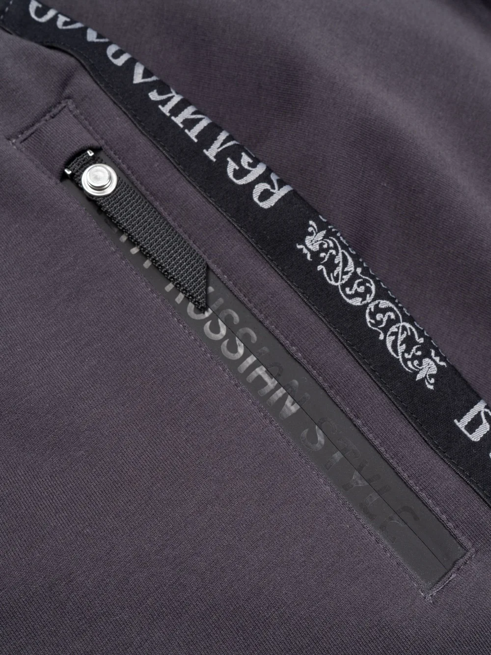 Sportivnyy_kostyum_grafitovogo_tsveta_10