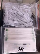 50 Uds 1R 3R 5R 3F 5F agujas de PMU y 50 Uds tradicional aguja de la máquina tapas para maquillaje permanente delineador de cejas y labios tatuaje