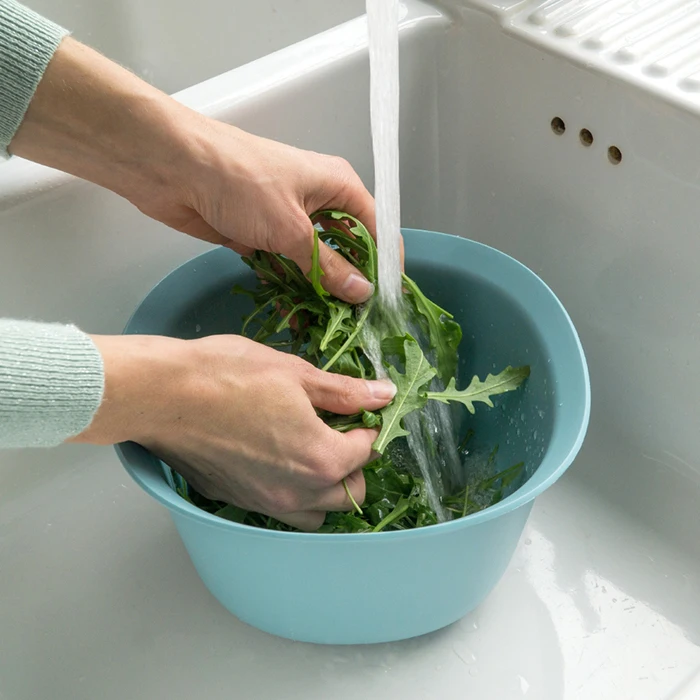 110061-Colander-Mint-DETAIL-Sink