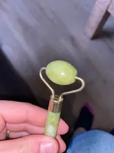 Rodillo de Jade con piedra de cristal rosa, rodillo de masaje de estiramiento Facial, masajeador adelgazante Facial, piedra de cuarzo Natural, herramienta de masaje para cuello, 1 unidad