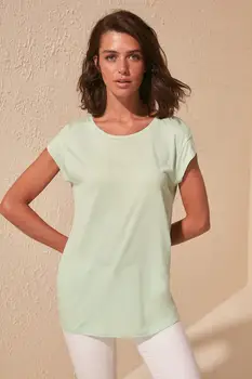 

Trendyol Viscose Blended Bike Collar Moon Sleeve Knitted T-Shirt TWOSS20TS0136