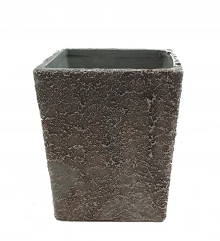 

Desenli Gri Renk Kare Konik Beton Saksı (23X15 CM)
