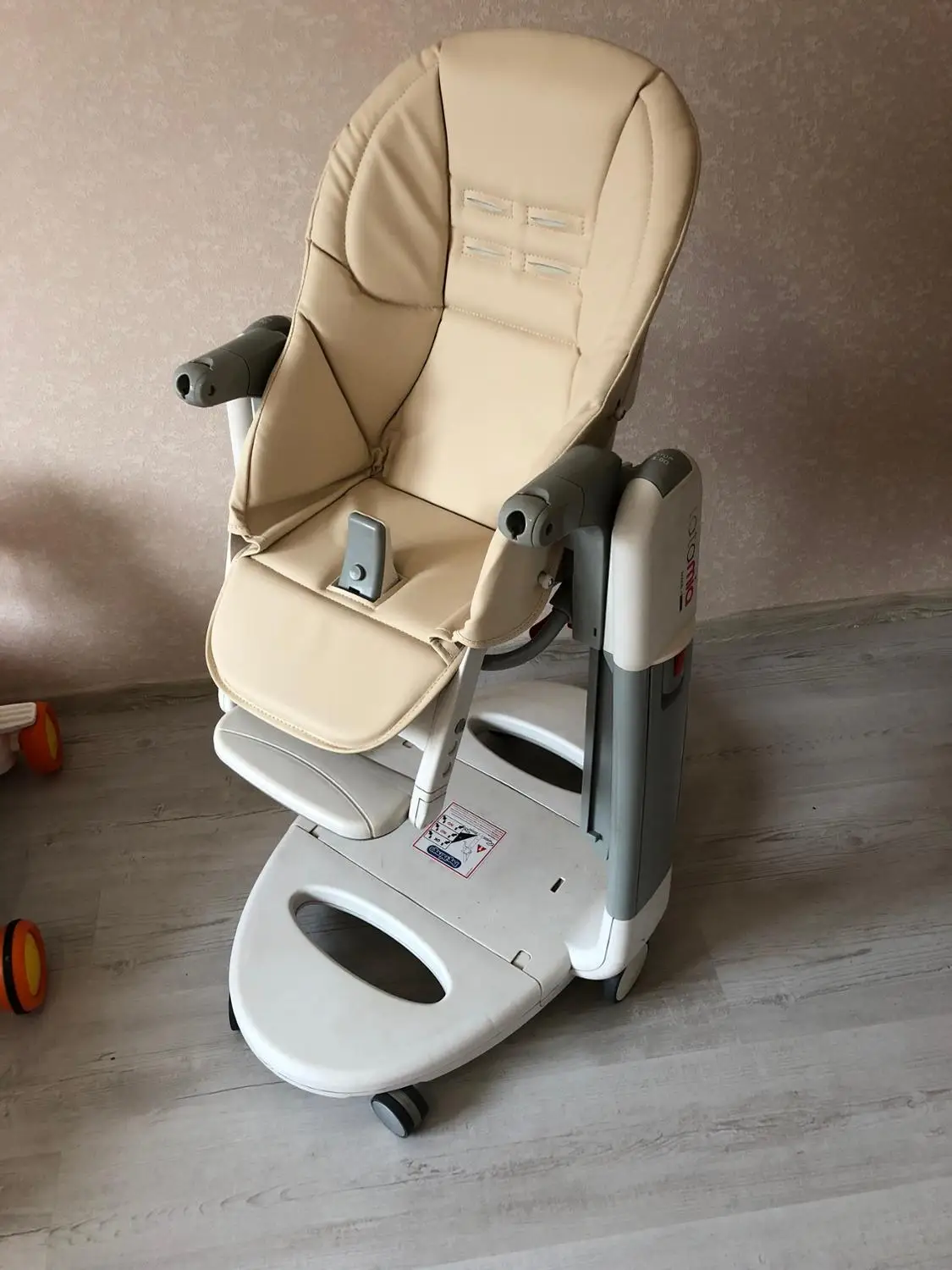 Сменный чехол из экожи на стульчик для кормена pegperego tatamia