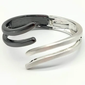 

Bracelet-bracelet for women Black-metallic silver, pewter material. An original gift.