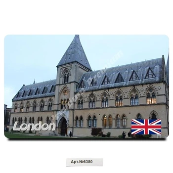 

London, UK. Vinyl magnet souvenir (size: 54x86mm). Free shipping.