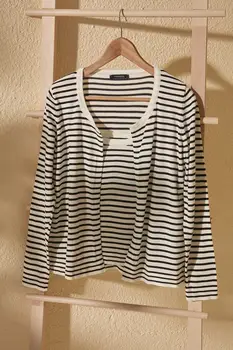 

Trendyol Striped Blouse-Cardigan Knitwear Suit TWOAW21HI0061