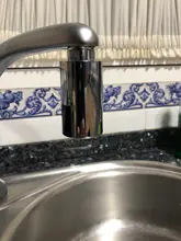 Sensor de grifo Dispositivo de ahorro de agua grifo de baño con sensor sin contacto grifo de cocina baño sensor inflable automático grifo