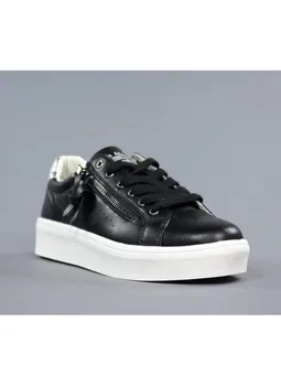 

Black sneakers refresh. zr5