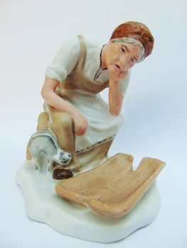 

The old lady at the broken trough, 14 cm. Biscuit, painting. Artel ceramic (polonnoe), 1950 s