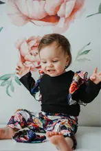 Conjunto de ropa para niñas pequeñas, Tops de manga larga con letras para recién nacidos, pantalones informales con estampado, diadema, trajes para niños pequeños