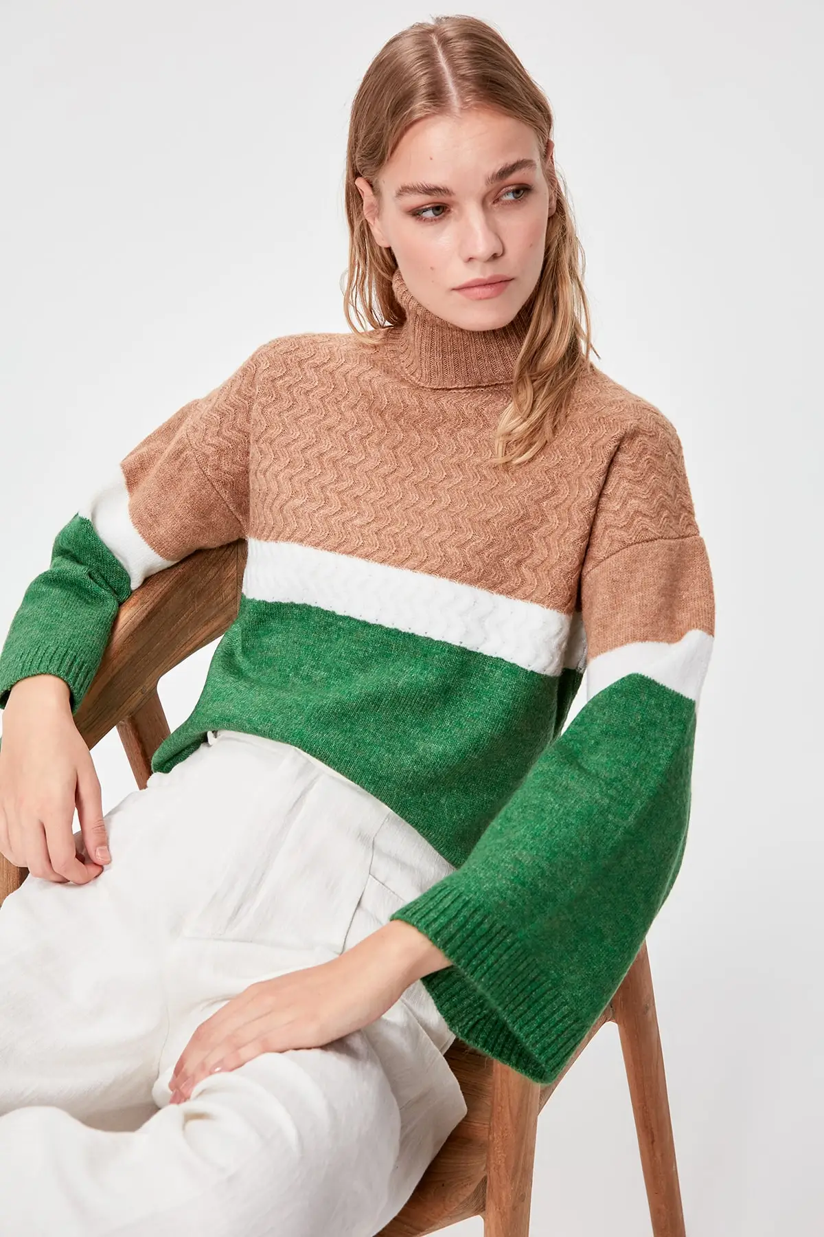 Trendyol With Color Block Turtleneck Sweater TWOAW20KZ0633 |