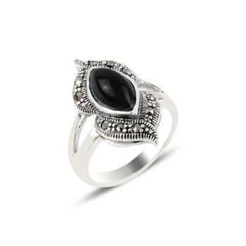 

Silver 925 Sterling Onyx & Marcasite Ring