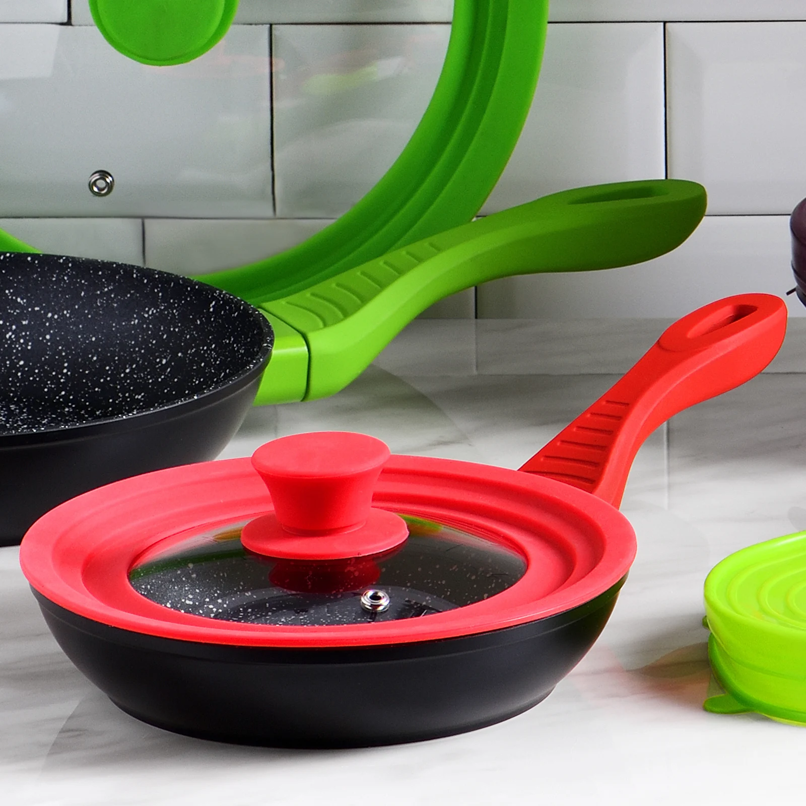 3 utensilios de cocina en nylon San Ignacio PK1904 Pack 2 tapas universales de cristal en color rojo y verde 