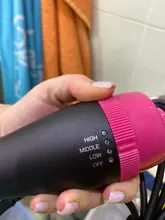 Cepillo que seca y volumiza el pelo de un solo paso, el cepillo produce aire caliente y puede alisar y arizar el pelo