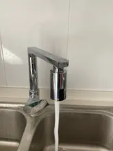 Sensor de grifo Dispositivo de ahorro de agua grifo de baño con sensor sin contacto grifo de cocina baño sensor inflable automático grifo