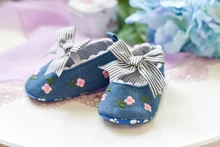Nueva flor de impresión arcos grandes zapatos de chica de bebé de algodón suave bebé recién nacido en primer lugar los caminantes zapatos con pajarita para niños para niñas