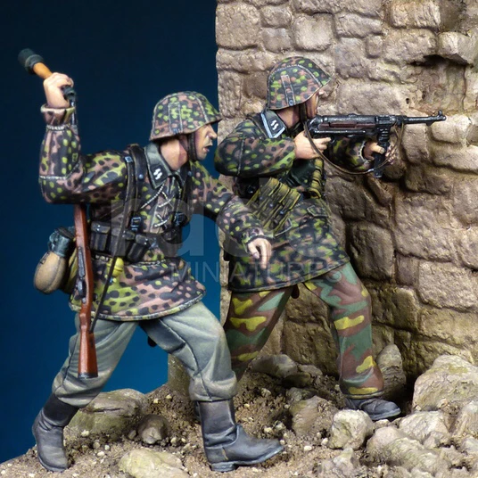 1/35  Resin Model Figure GK ,  Normandy 1944 , 2 Figure , Unassembled and unpainted kit
