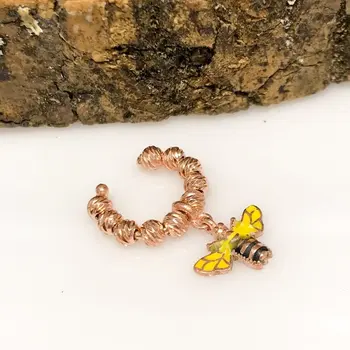 

Dorika Bee Figured Silver Cartilage Earring Earrings