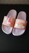 Zapatillas de unicornio arcoíris para niños y niñas, zapatos de playa, pantuflas suaves para interiores