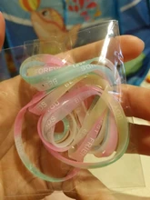 Pulsera de silicona luminosa para niños, brazalete con movimiento de letras de colores caramelo, correa de goma estampada, joyería para bebé, 10 Uds.