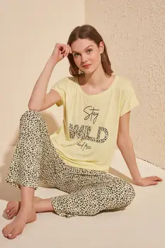 

Trendyol Yellow Leopard print Knitted Pajama set THMSS20PT0079