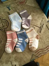 Calcetines de algodón suave para niños de 0 a 6 años, 5 par/lote, Linda y cálida caricatura, a rayas, de moda, para escuela, Otoño e Invierno