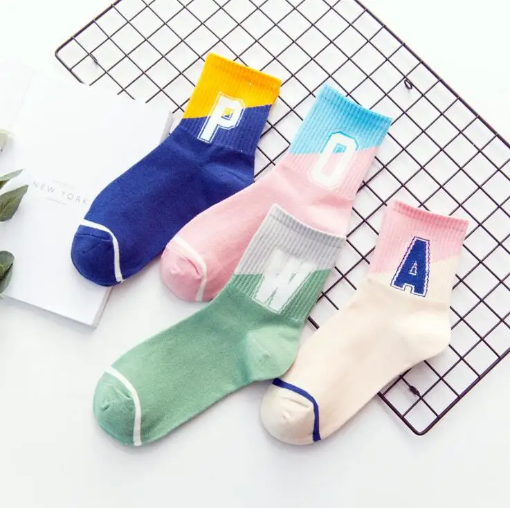 Новые осенние зимние модные хлопковые носки сохраняет тепло дезодорирует колледж Стиль Письмо средние Удлиненные носки женские носки - Цвет: Mixed loading