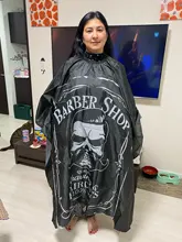 Delantal con estampado de cráneo para barbero, bata para barbería, capa de poliéster, nuevos diseños y estilismo para peluquerías, 2020