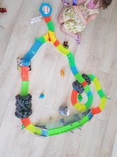 Coche de carreras mágico brillante de 5,5 cm para niños, accesorios universales, juguetes educativos para niños, regalos