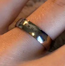 De moda de joyas de alto pulido grabar Nombre Fecha logotipo anillo de acero inoxidable al por mayor de boda anillos de marca para los hombres las mujeres