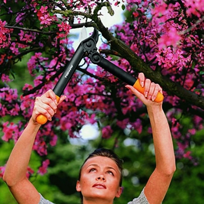 Малый плоскостной сучкорез Fiskars PowerGear™ с загнутыми лезвиями(S) L70(1002104