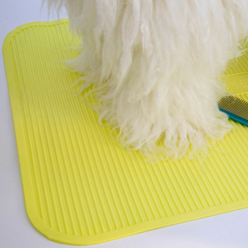 https://ae01.alicdn.com/kf/U247b8e3966d64cc4a2266eeb2c1f2080o/pet-grooming-table-Non-slip-mat-pet-race-Pet-Grooming-Tools-Silicone-durable-and-odorless-no.jpg