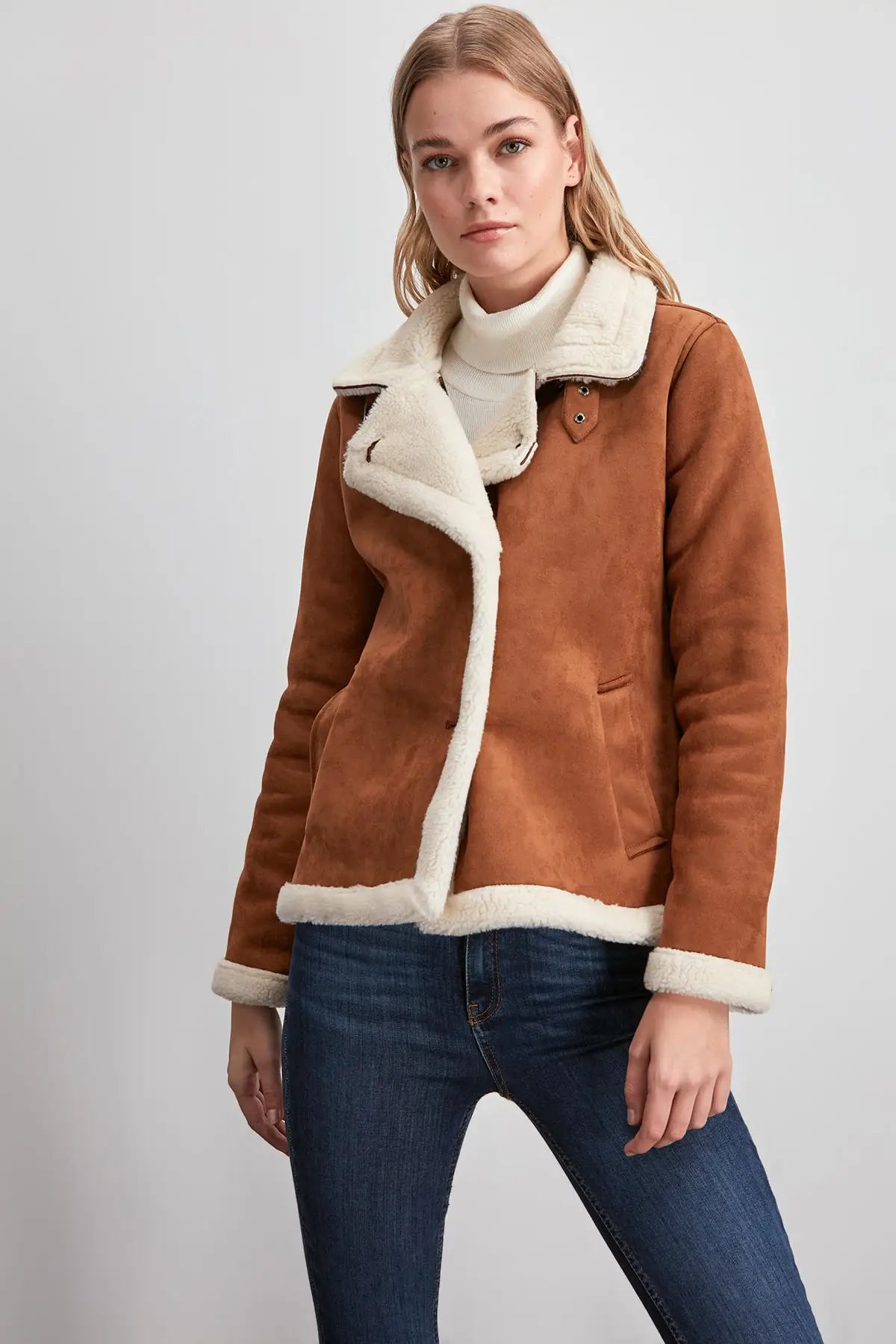 

Trendyol Inside Furry Suede Topper in TWOAW20KB0184
