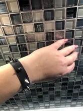 Pulsera gótica negra Punk para mujer, remache de punta cónica, brazalete de cuero negro, talla grande, Unisex