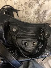 Bolso europeo de cuero PU para motocicleta para mujer, bandoleras cruzadas con remaches y borlas