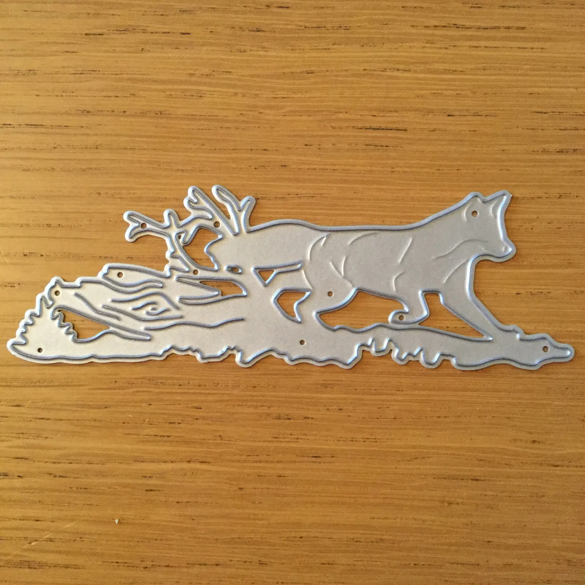 Вырезаем животных на доске