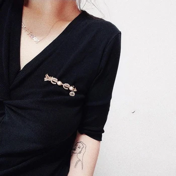 

C2100 Women's fashion new pearl brooch personality braided corsage high-end clothing accessoriesJD