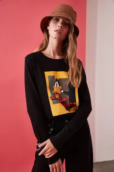 

Trendyol Daffy Duck Lisanlı Basic Long Sleeve Knitted T-Shirt TWOAW21TS0064