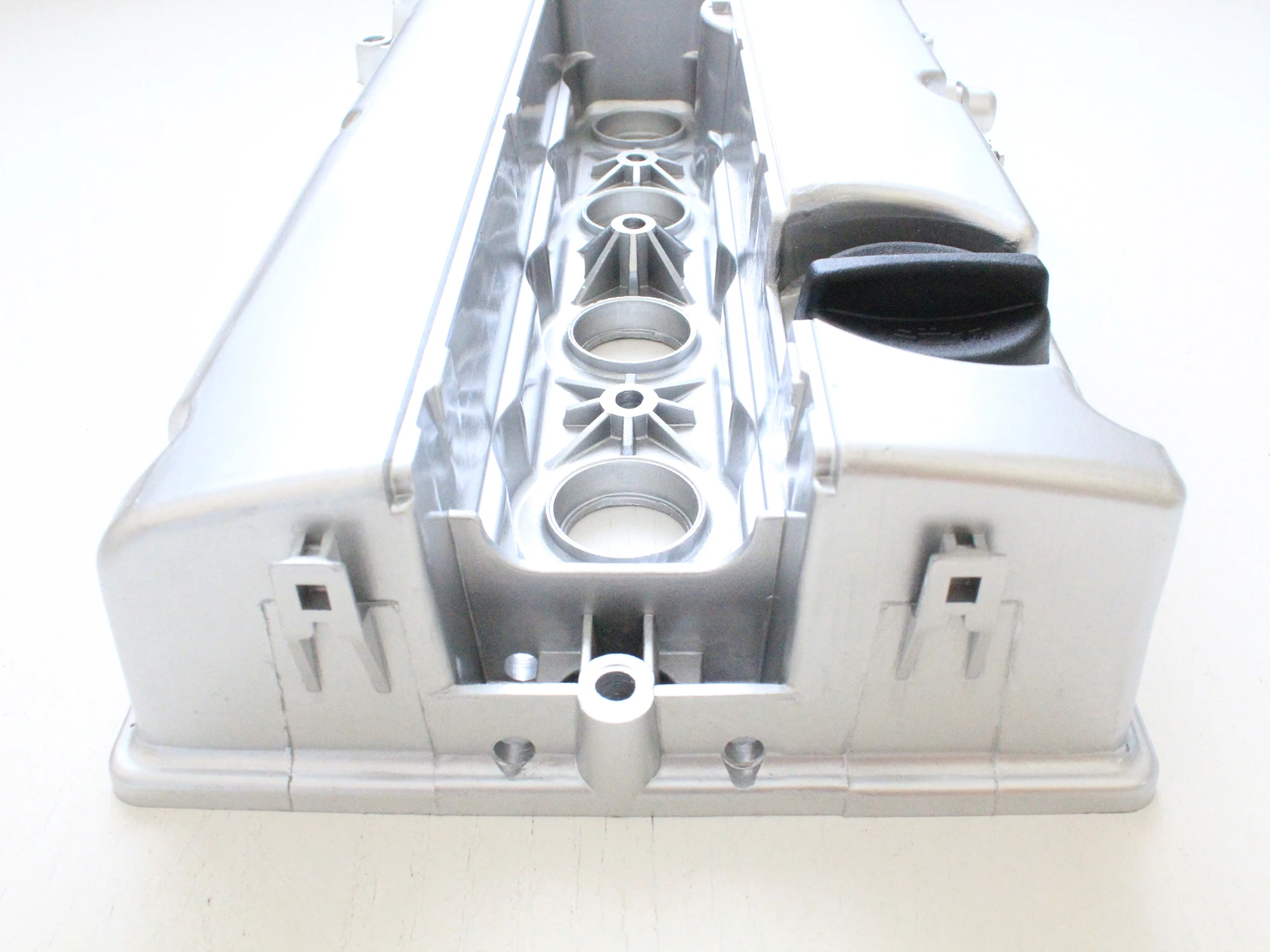 Алюминиевая клапанная крышка 55564395 (55558673) OPEL 5607258