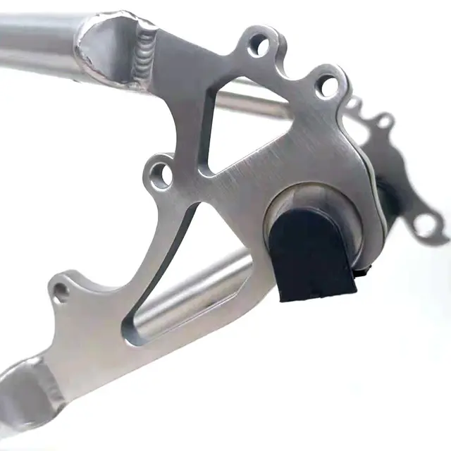 미니 벨로 자전거 프레임 휠 세트는 티타늄으로 제작되어 안정성과 내구성을 보장하며, 로드 바이크에 적합한 고품질의 제품입니다.