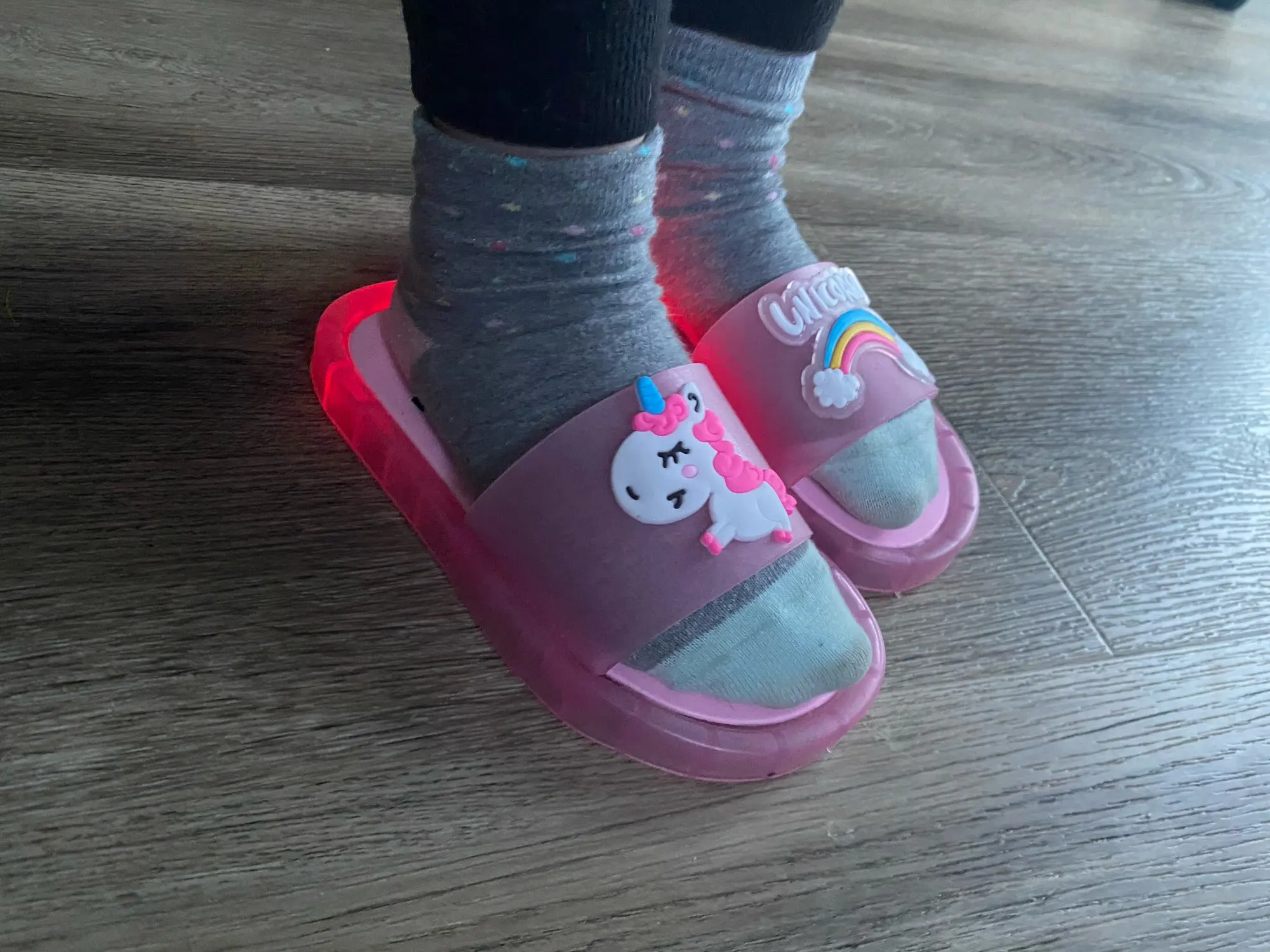 2020 Girl Slippers Children Unicorn LED Kids Slippers Baby Bathroom Sandals Kids Shoes for Girl Boys Light Up Shoes Toddler photo review