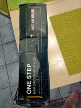 Cepillo que seca y volumiza el pelo de un solo paso, el cepillo produce aire caliente y puede alisar y arizar el pelo