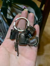 PUBG-Llavero Playerunknowns Battlegrounds, mochila, armadura, casco, Pan 98k, llavero con anilla, joyería del ejército
