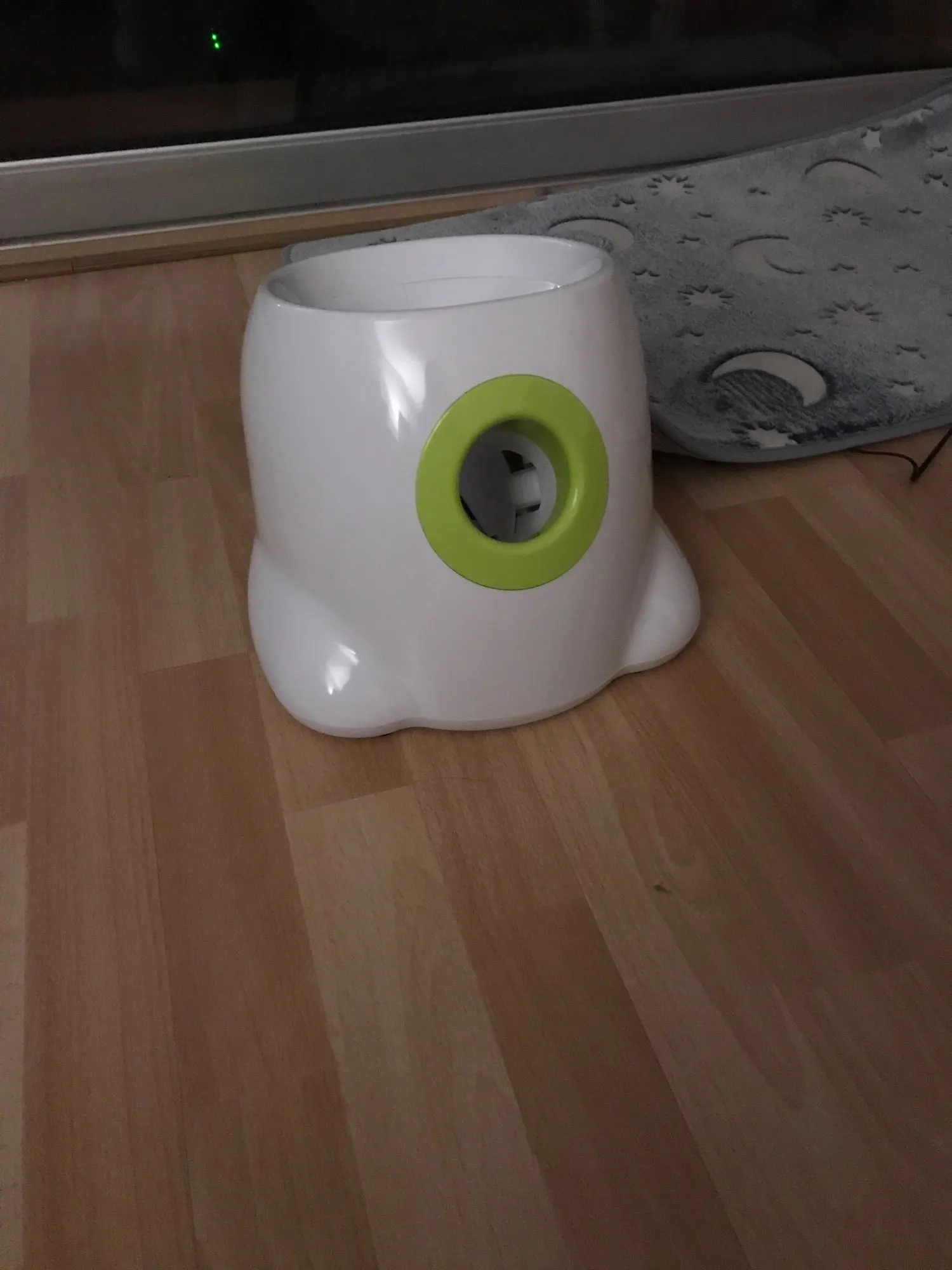 Fetchly Automatic Tennis Ball Launcher