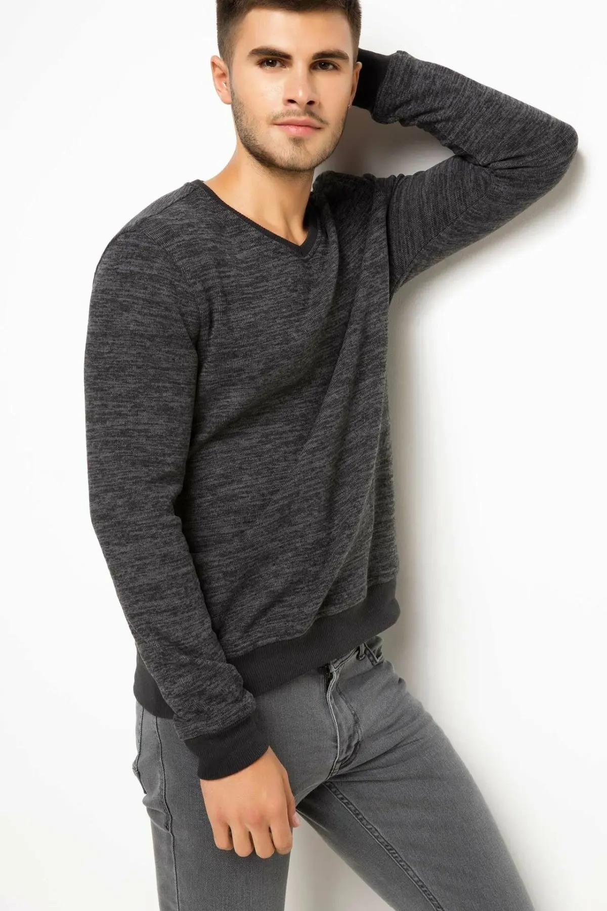 

DeFacto Men Fashion Gray Crew-neck Solid Pullovers Casual Cotton Simple Joker Pullovers Tops Spring Autumn- G1477AZ17WN