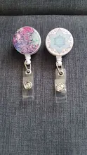 Carrete retráctil para insignia de médico y enfermera, soporte de tarjeta de identificación de moda con Clip de cocodrilo giratorio 360, flor de Mandala